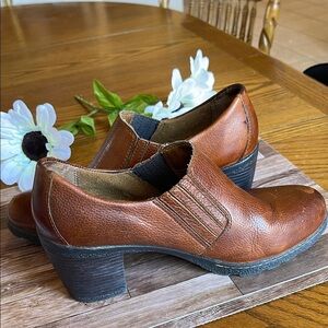 Elegant Tan Leather Women's Mules